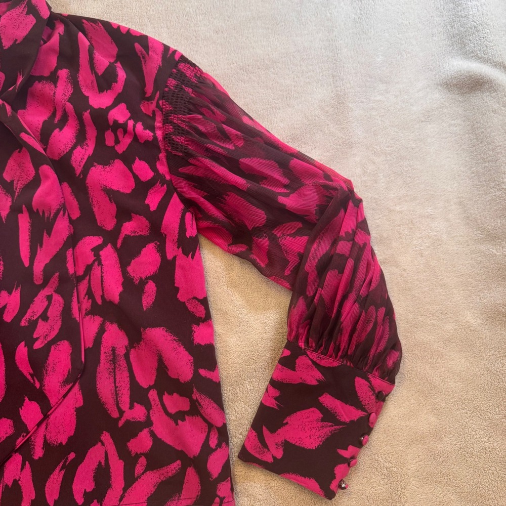 Chic Floral Glam Bow Blouse Sheer Sleeve Abstract Animal Blouse Mob Wife Sz M - Picture 9 of 11